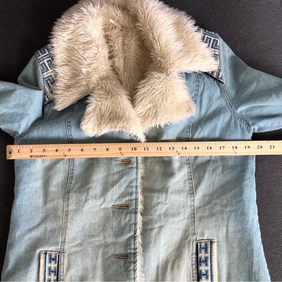 Free People Distressed Denim & Sherpa Jacket Size Small - Picture 7 of 13